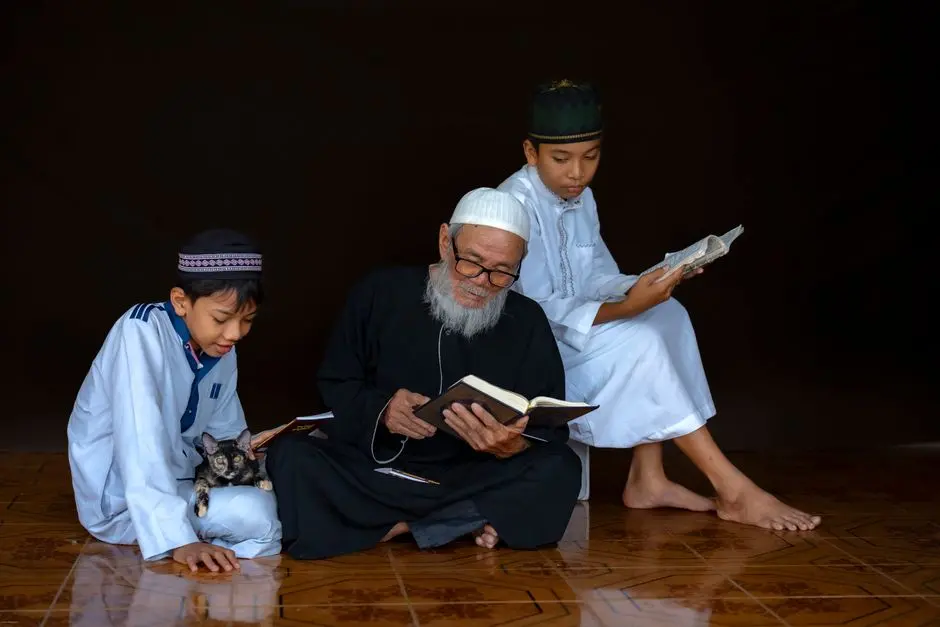Kakek bercerita pada cucu di beranda rumah